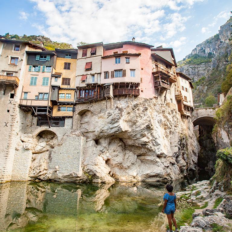 Maisons suspendues