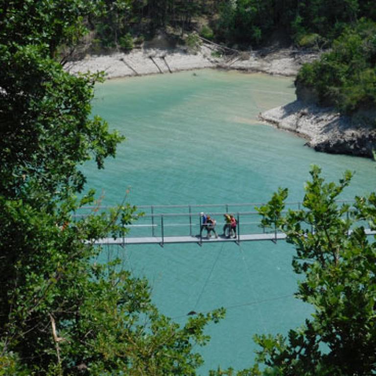 Passerelle himalayenne de l'Ebron au lac de Monteynard - ©OT Trièves