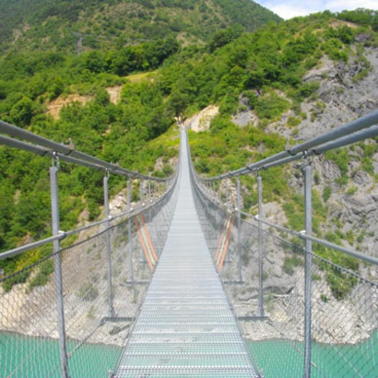 Sur la passerelle du lac de Monteynard Avignonet au dessus du Drac - ©M.Pelletier